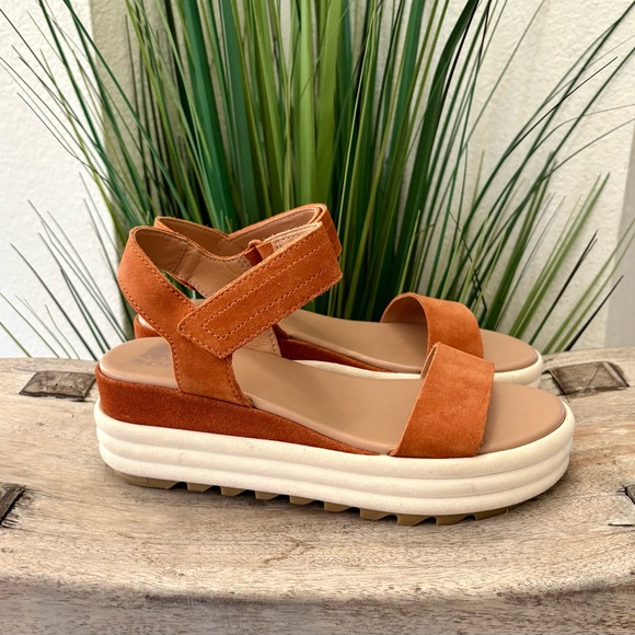 Sorel Cameron Suede Sandals - Picture 3 of 9